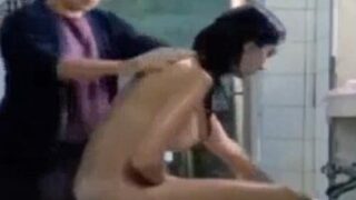 فيلم تونسي مشهد محذوف الممثلة عارية بالكامل وأمها تقوم بتنظيفها