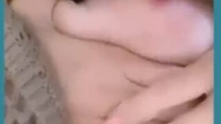 جورجينا درويش يتحداها أحد المتابعين تقدر تلحس حلمتها