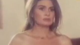 يسرا مشهد سكس تخلع ملابسها على المراية وهي في شدة المحن