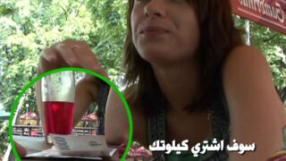 فتاة المطعم يعرض المال لشراء ملابسها الداخلية وثم يضاعف المبلغ