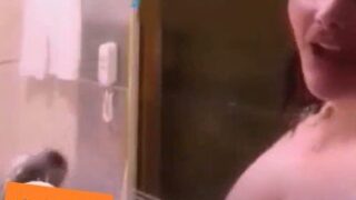 انجي خوري مقاطع لعبها ببزازها ومفاتنها وظهورهم في التصوير
